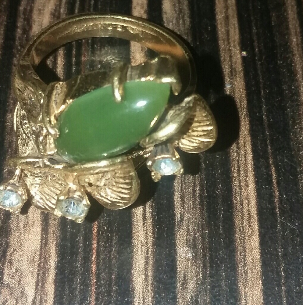 14k gold ,diamond ,and jade ring